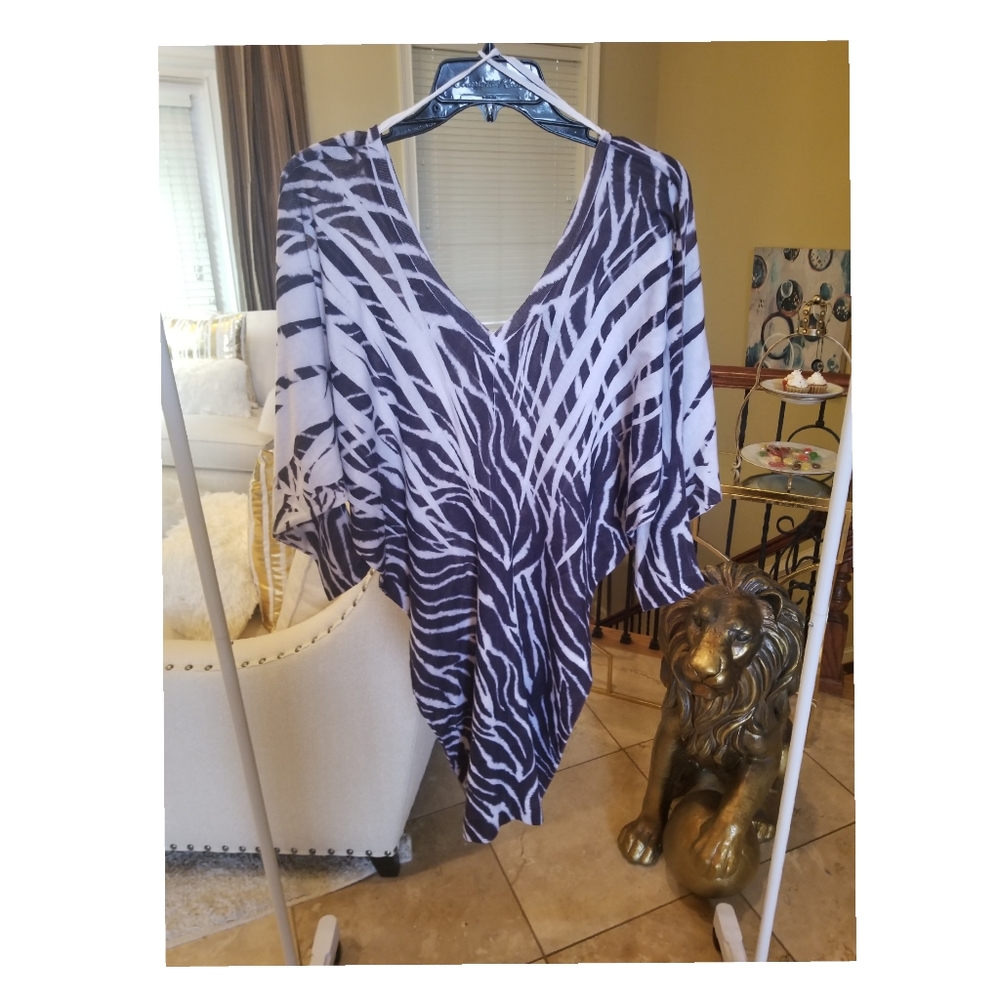 🎀 Kimono sleeve V-neck zebra/tie dye dress